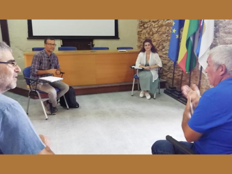 Isabel María Fernández inicia contactos con el IES Salmedina, ACITUR y el Centro Comercial Abierto para la puesta en marcha del ciclo de cocina en el 