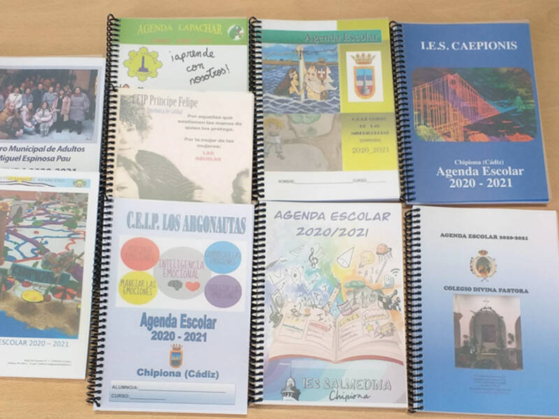 La Delegación de Educación distribuye 2.500 agendas escolares entre los nueve centros de la localidad que las han solicitado 