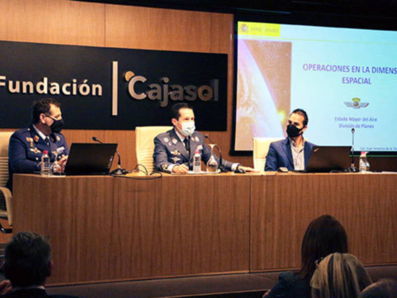 El martes 06 de octubre tuvo lugar la visita a las instalaciones del radar S 3 TSR de vigilancia espacial 