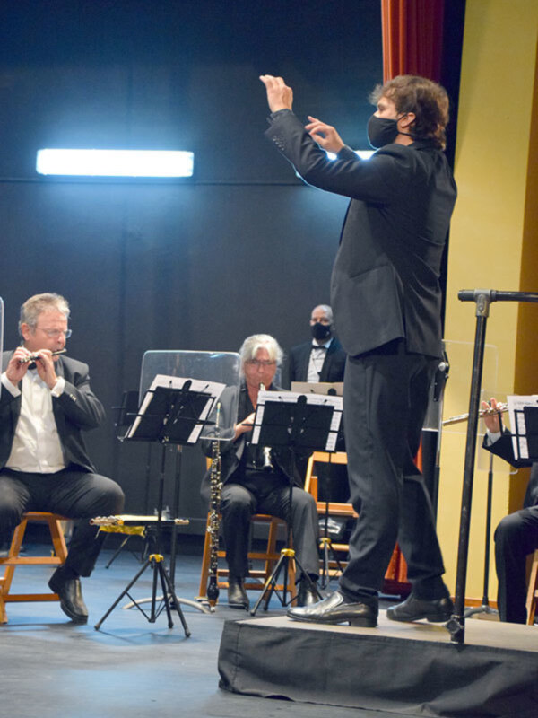 El director  de orquesta Pascual Cabana homenajeo en Sevilla a la música de Valencia.