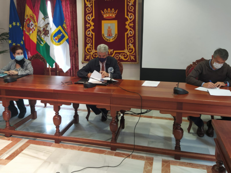 Ayuntamiento e I.E.S Salmedina firman un acuerdo de colaboración para que el edificio San Fernando acoja la formación profesional básica en cocina y r