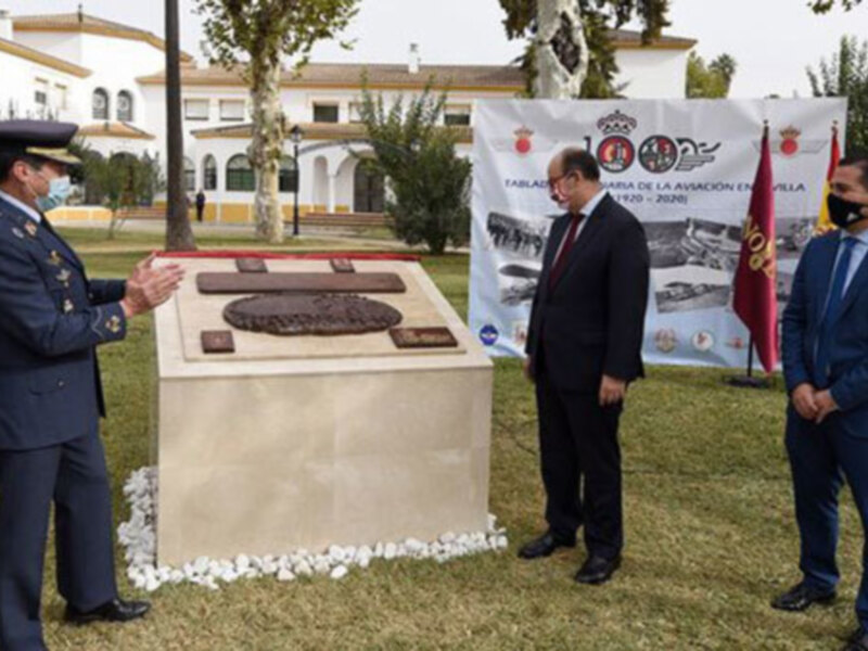 El Sevilla FC homenajea a la Base Aérea de Tablada Hispalense