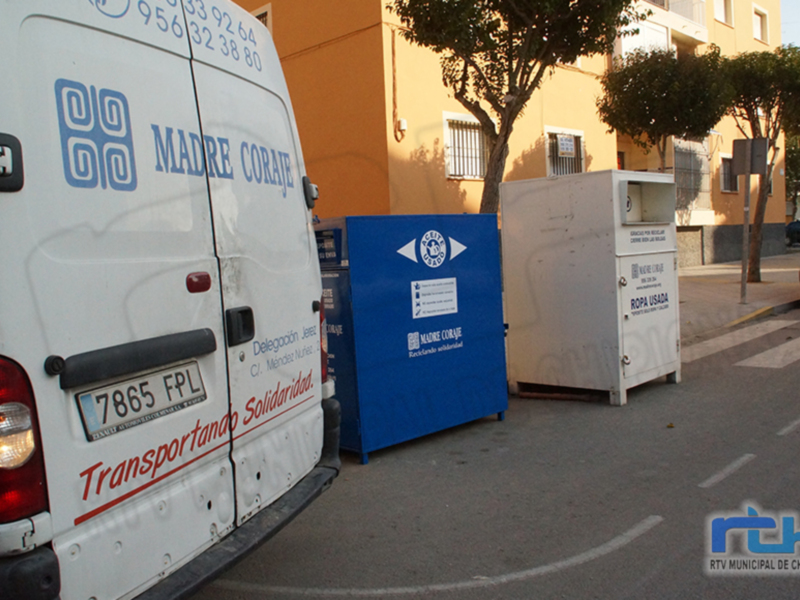 La ONG Madre Coraje recogió en Chipiona de enero a marzo de 2021 5.360 kilos de ropa y 1.000 litros de aceite usado