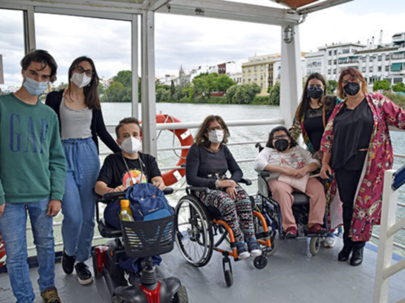 Triana con los niños/as de la Asociación de Espina Bífida de Sevilla