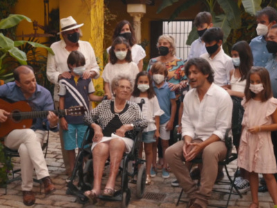 La abuela del cantante Hugo Salazar, protagonista de "Centenarios"