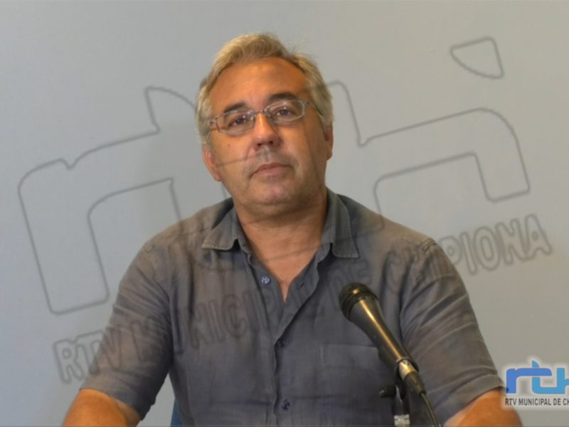 Pepe Mellado informa sobre la oposición municipal a la preinstalación de módulos prefabricados en Puerto Chipiona