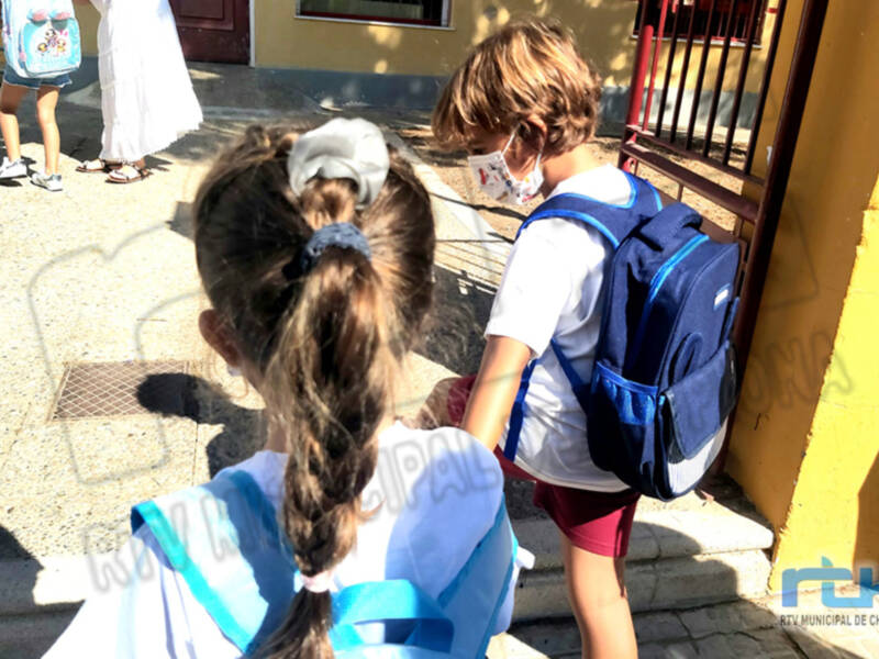Más de 1.600 alumnos de Infantil y Primaria han comenzado hoy el curso escolar en Chipiona