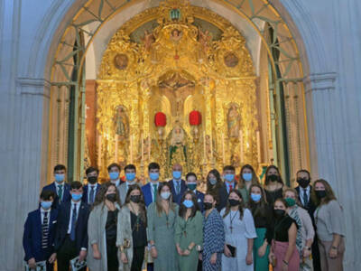 Entrega de reglas en la Festividad de la Exaltación de la Santa Cruz.