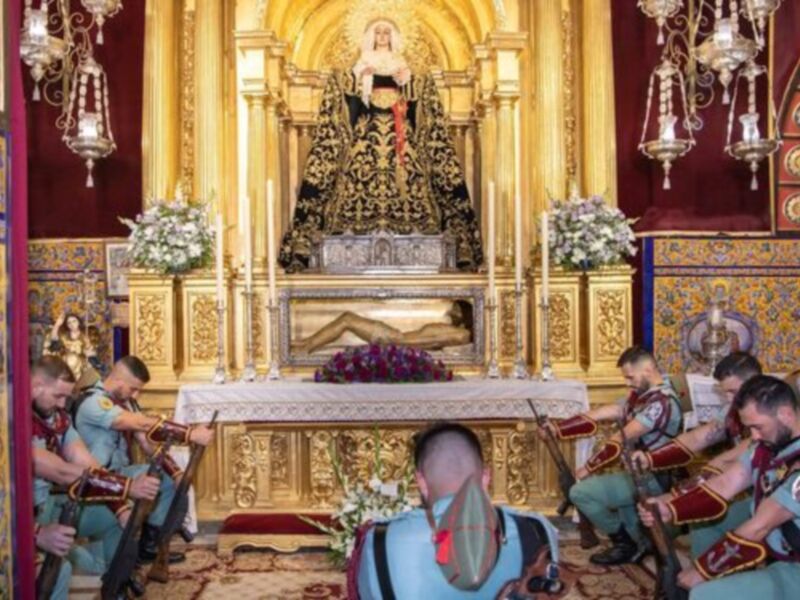 El Tercio de la Legión, tan querido en el Municipio Ilipense, se postró una vez más ante Nuestra Señora de los Dolores en su Soledad Coronada