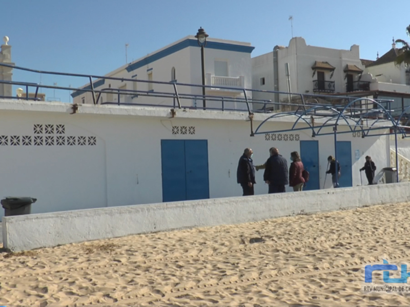 La Delegación de Playas procede a la apertura de los aseos en la Playa de las Canteras, Regla y Tres Piedras