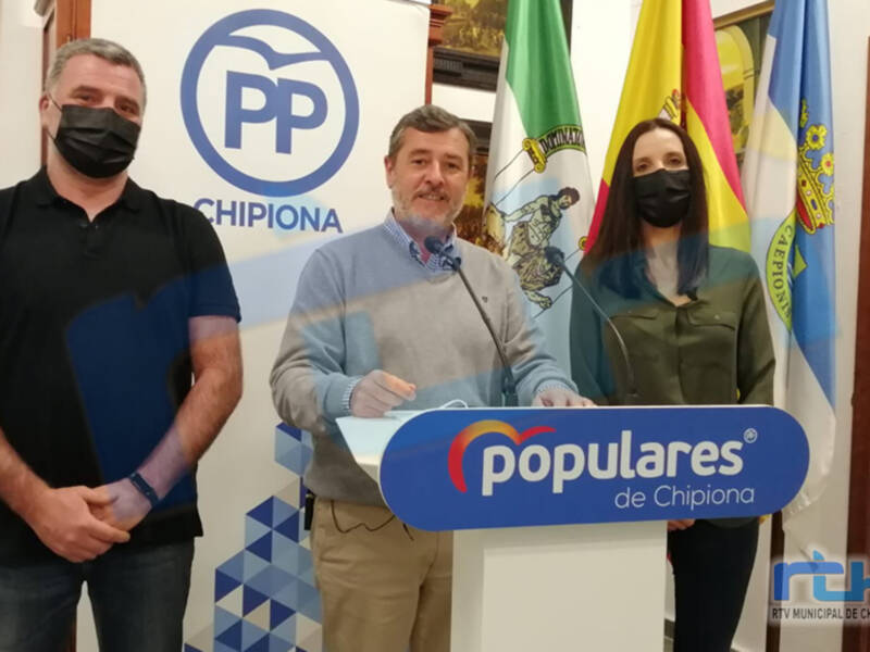 El PP realiza un repaso a las mejoras que ha supuesto para Chipiona las inversiones realizadas por el gobierno de Juanma Moreno 