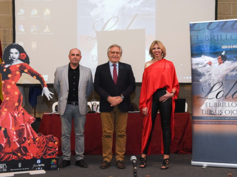 Muchos chipioneros arroparon a Marina Bernal en la presentación de su libro sobre Lola Flores