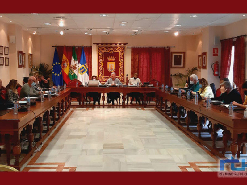 El Pleno chipionero modifica la gestión de la limpieza de centros educativos y formaliza un nuevo fondo de financiación