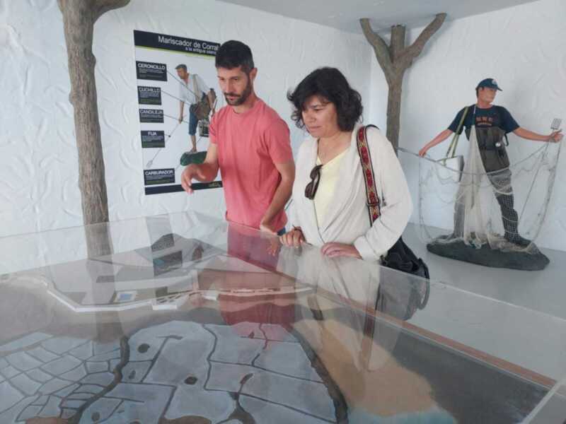 Álvarez visita `El Camaleón´ de Chipiona y se muestra “satisfecha de que la colaboración institucional beneficie a la ciudadanía”