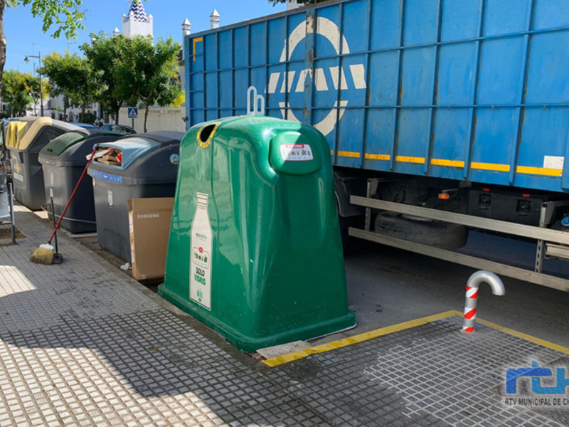 Chipiona contará con un mayor número de contenedores para el depósito de vidrio en la temporada de verano