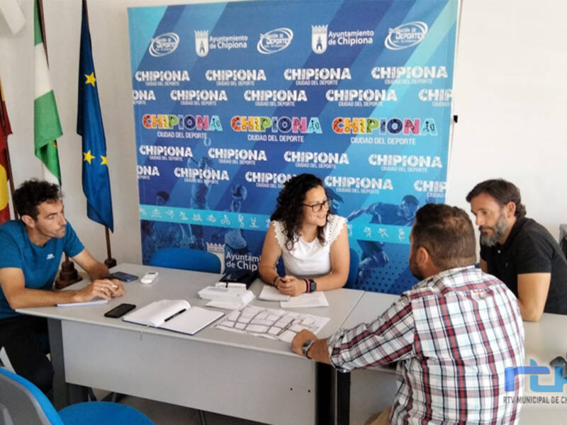 Deportes estudia con la EUC de Costa Ballena Chipiona las instalaciones y futuros eventos en la urbanización