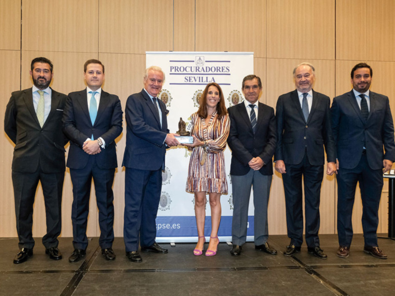 El Colegio de Procuradores de Sevilla concede a Francisco Berjano Arenado el VIII Premio “Procuradora Ascensión García Ortiz”