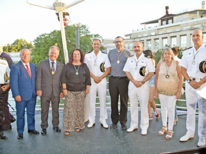 La Hermandad de Ntra. Sra. del Carmen del Puente de Triana realizó su procesión fluvial y terrestre