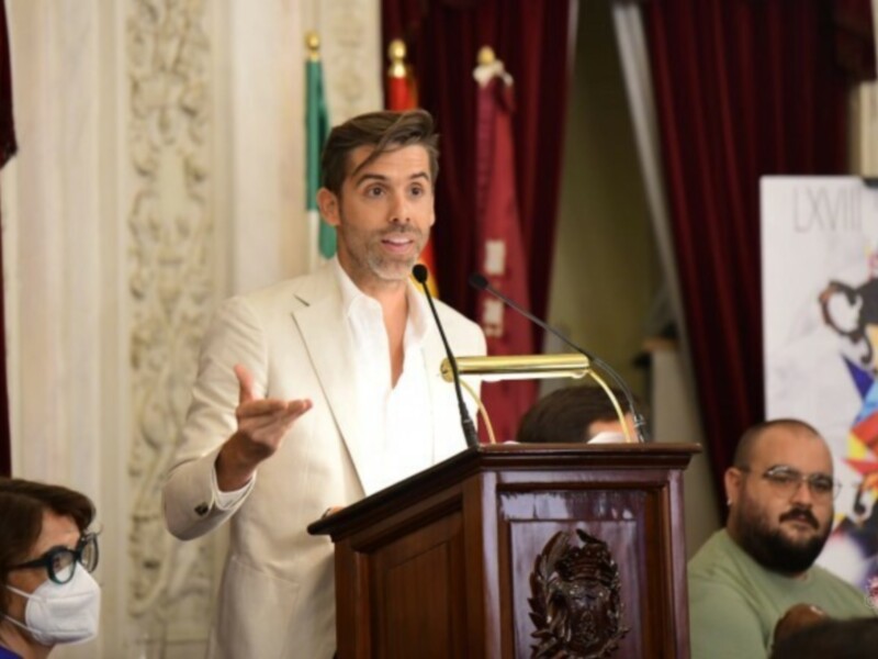José Yélamo pregonó la LXVIII edición del Trofeo Carranza en el ayuntamiento