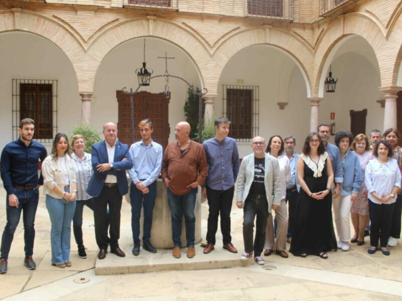 Juan Luis Rincón recibe el primer premio de la X Edición del Certamen Literario María Carreira en Antequera.