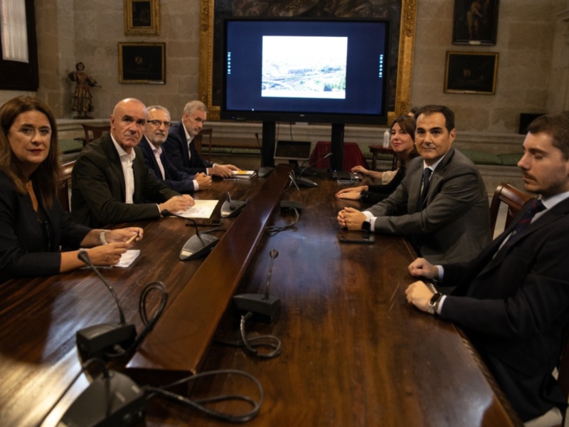 El Ayuntamiento y la Junta acuerdan agilizar al máximo posible los trámites para la Ciudad de la Justicia en Palmas Altas