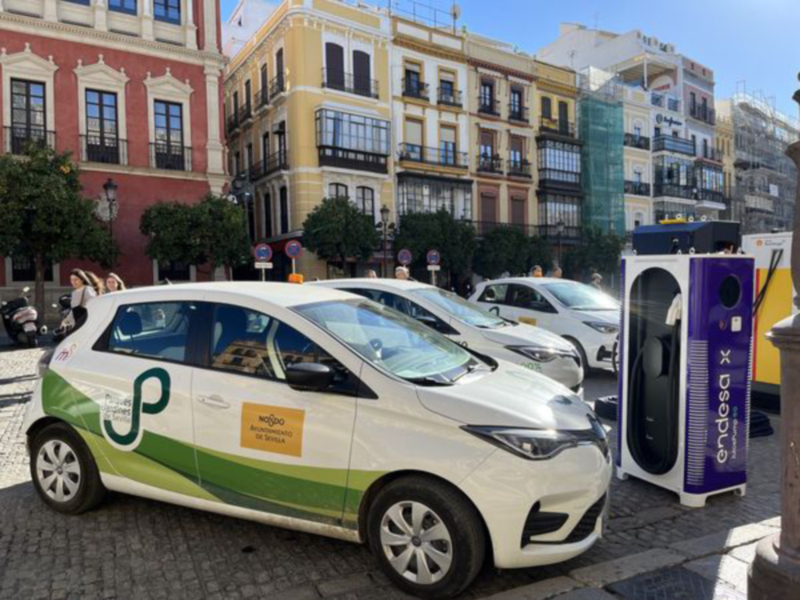 El Ayuntamiento de Sevilla ha adjudicado a cuatro empresas de una red de recarga de vehículos eléctricos con 350 puntos dobles