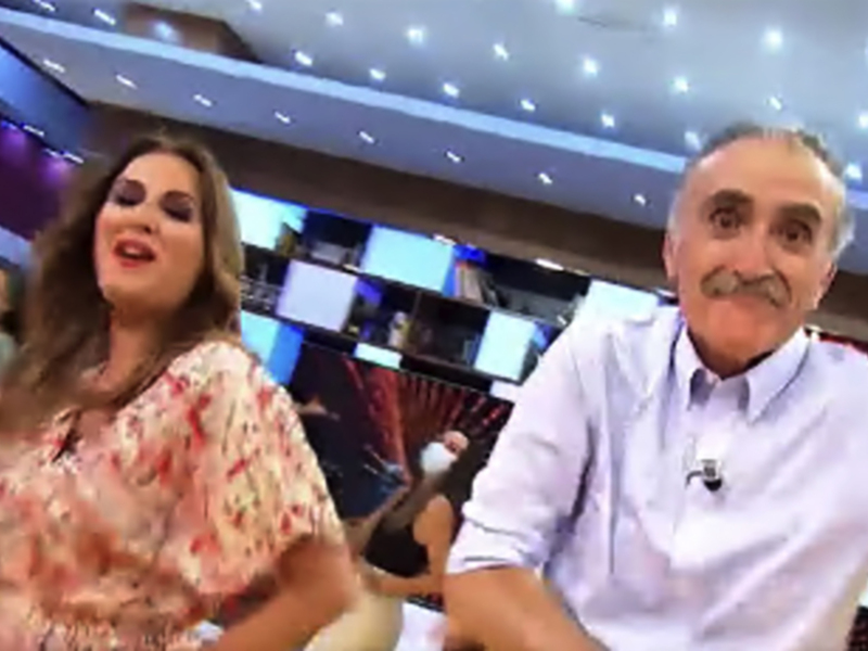 Juan Y Medio recibe el Premio Iris de la Academia de la Televisión al Mejor Presentador Autonómico