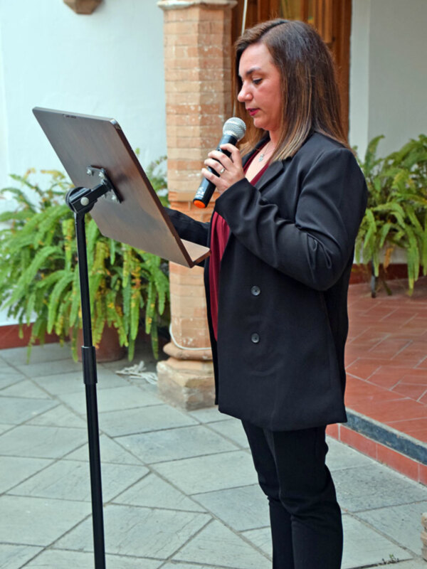 La Presentadora del Pregón íntimo del ateneo popular de Sevilla fue Rocío Elizabeth Bellido Delgado.
