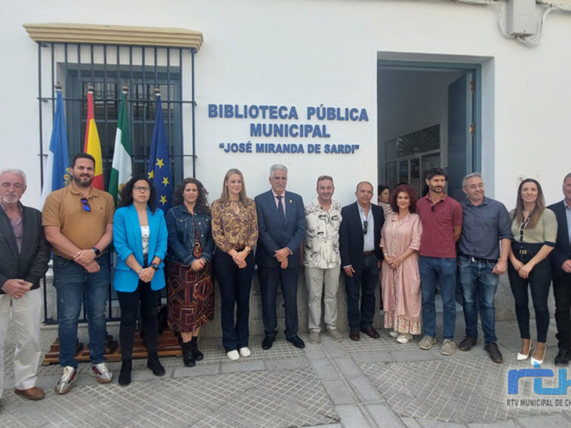 La Biblioteca Municipal de Chipiona lleva desde hoy el nombre del poeta José Miranda de Sardi  