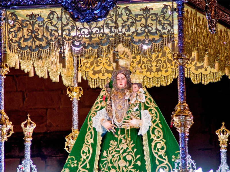 La Patrona de Lucena conmemora el aniversario de su Coronación Canónica en la misa de Canal Sur