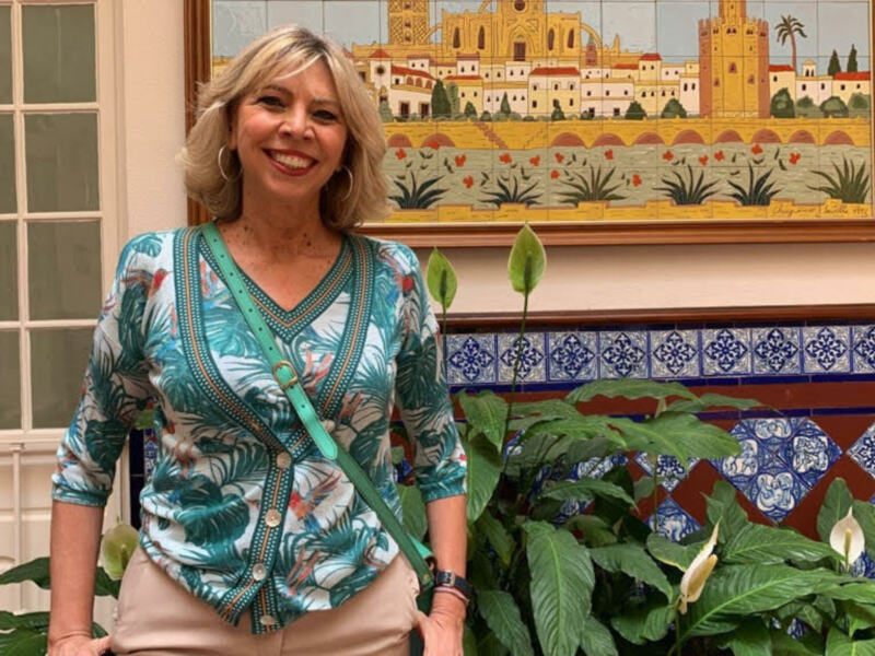   Marina Bernal celebra en Radio Sevilla su nombramiento como Hija Adoptiva de Chipiona