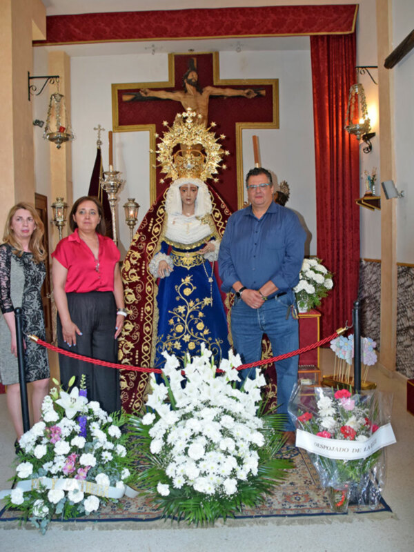 Tres saetas sentida en el Besamanos de la santísima Virgen de la Fe y Entrega del barrio de la Salle