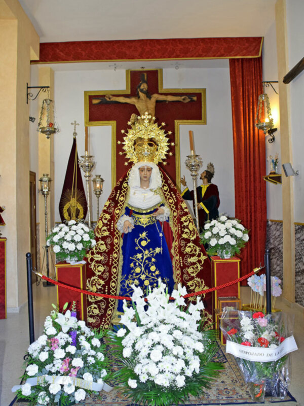 La Asociación sevillana de Clemencia y Fe celebró su anual Besamanos a la Stma Virgen de la Fe y Entrega.