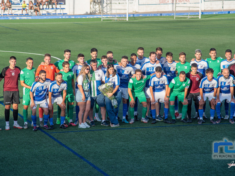 Éxito de participación en el partido homenaje a Paco Naval del pasado viernes entre el Chipiona C. F. y Atlético Sanluqueño