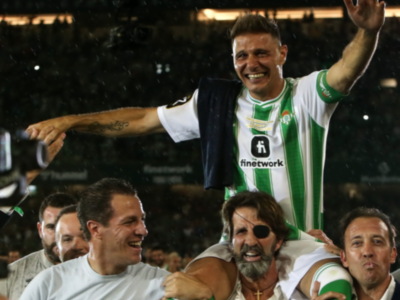 Las últimas palabras de Joaquín como jugador del Betis , recogidas en el libro que se presentará el 25 de agosto en Chipiona