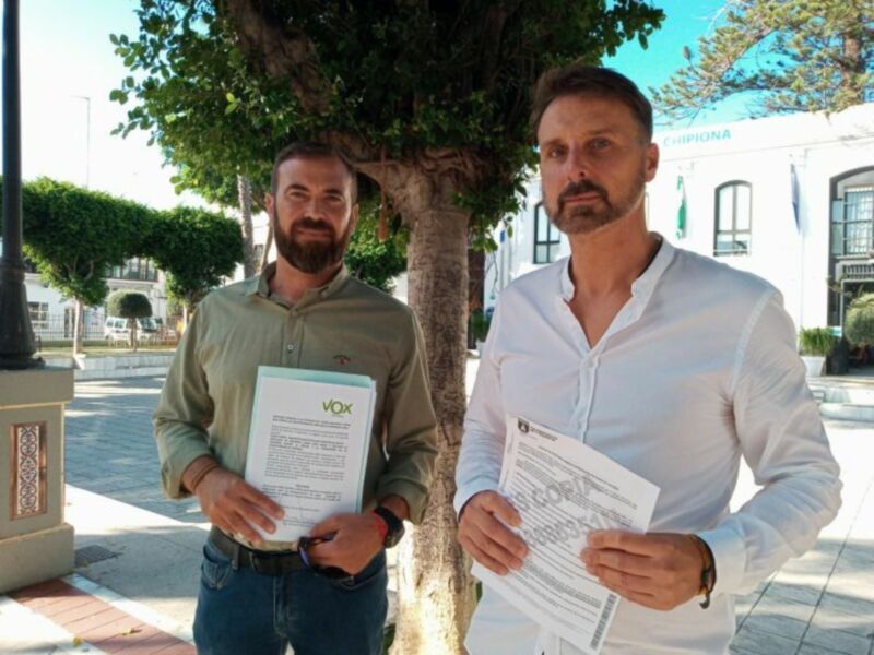 VOX denuncia que la remuneración por asistencia a órganos colegiados y la pensión del Alcalde de Chipiona podrían ser incompatibles