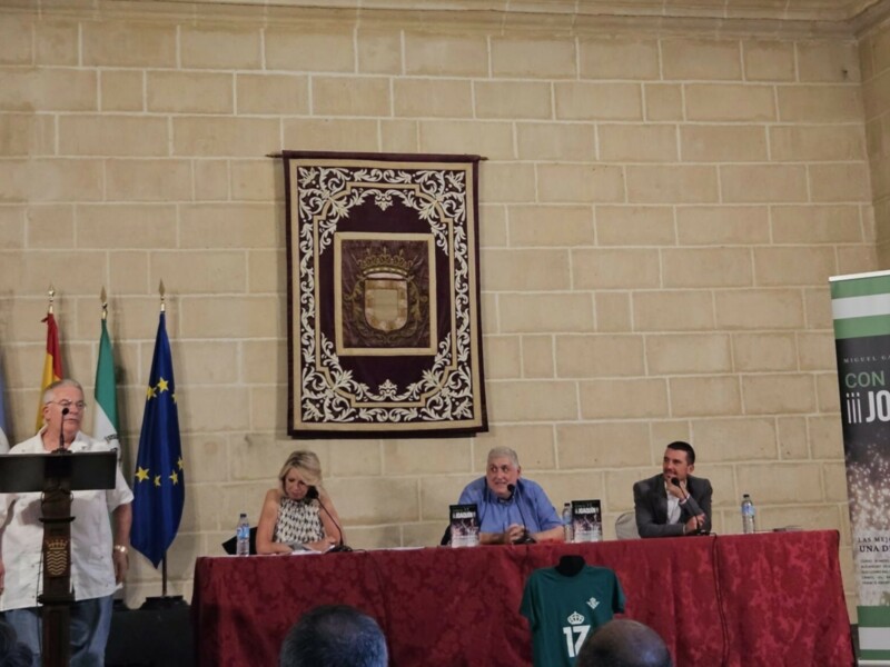 Juan Mellado en la presentación del libro sobre Joaquín:La calidad humana de hombres y mujeres que conforman el Real Betis Balompié es indiscutible