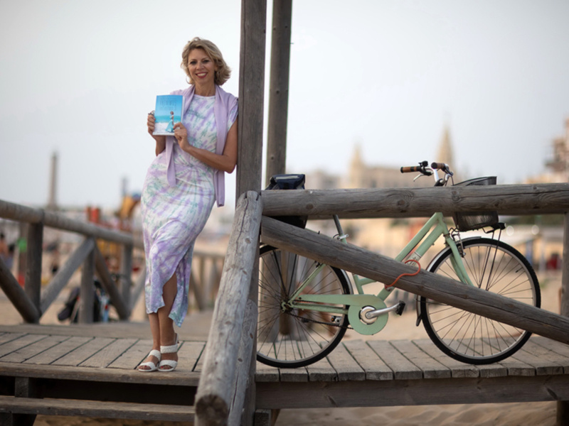 Todos los Microrrelatos de Anónimos Infinitos, octavo libro de la periodista Marina Bernal