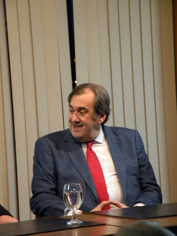 Juan Manuel Serrano autor del cartel de Semana Santa  del Ateneo de Triana 2024