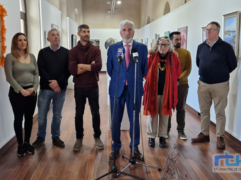 Inaugurada la exposición colectiva ‘Entre dos mundos, Sevilla-Chipiona’ 