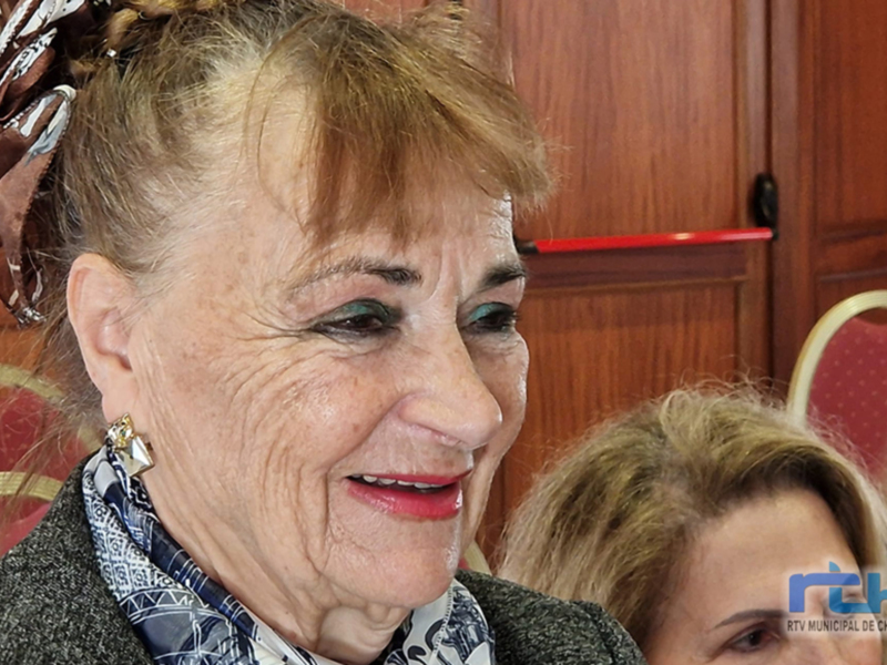 El Consejo de la Mujer de Chipiona tributa un emotivo recibimiento a Teresa López Arena, que será homenajeada el 8 de marzo