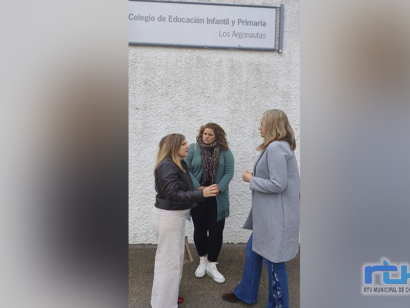 María Naval e Irene García visitan el Colegio Los Argonautas para conocer su situación y llevar el tema al Parlamento andaluz