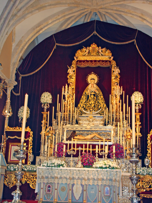 Altar efímero de la Hermandad de la Soledad de Alcalá del Río (Sevilla)