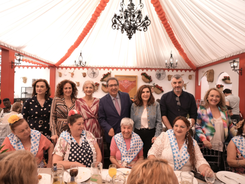 La Fundación Cajasol inaugura la Feria de Abril con su tradicional almuerzo en el Real con entidades sociales y asociaciones
