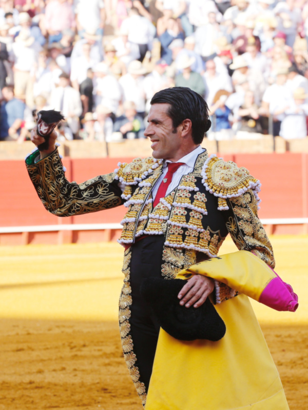 Emilio de Justo protagoniza la actuación más completa y corta una oreja
