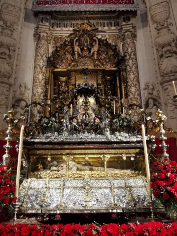 Tal día como hoy, 14 de mayo de 1729 se trasladan los restos del Rey Fernando III el Santo, desde los Reales Alcázares a la catedral de Sevilla