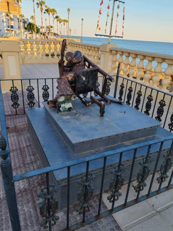 El vandalismo llegó a Chipiona con la fiesta de primavera “Super Luna” en un pueblo sin vigilancia ni policía local