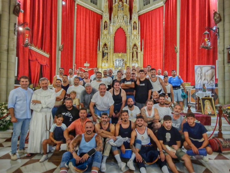 Felicitaciones a la cuadrilla de costaleros de la Virgen de Regla por la excelente y emotiva procesión 