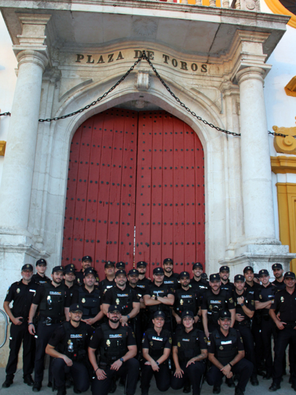 La Plaza de Toros de la Maestranza acoge una exhibición policial en honor a los Santos Ángeles Custodios.