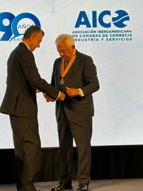Francisco Herrero recibe la Medalla de Oro de AICO y es nombrado presidente de honor